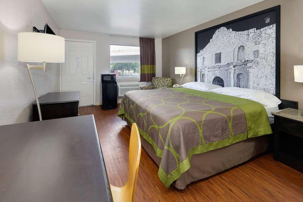 Super 8 By Wyndham San Antonio Pearl District Downtown Motel Bilik gambar