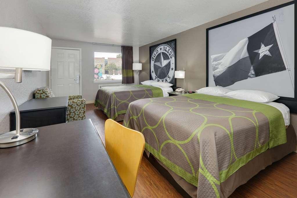 Super 8 By Wyndham San Antonio Pearl District Downtown Motel Bilik gambar